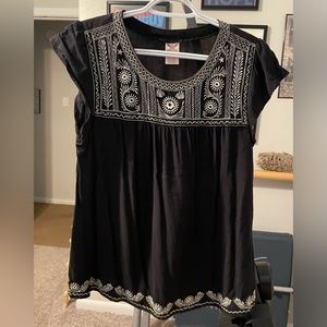 Faded glory short sleeve embroidered black blouse size medium (8-10)